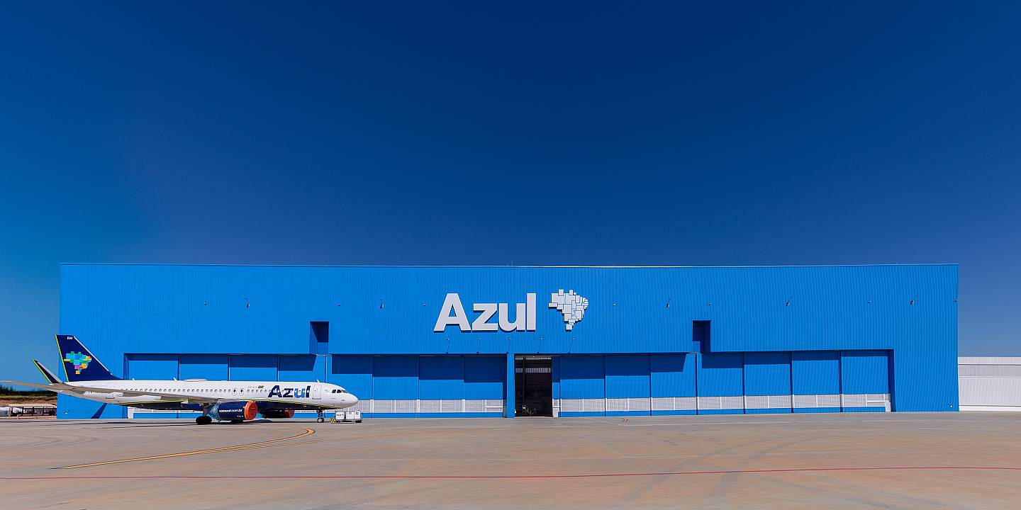 2 Azul Hangar Carousel