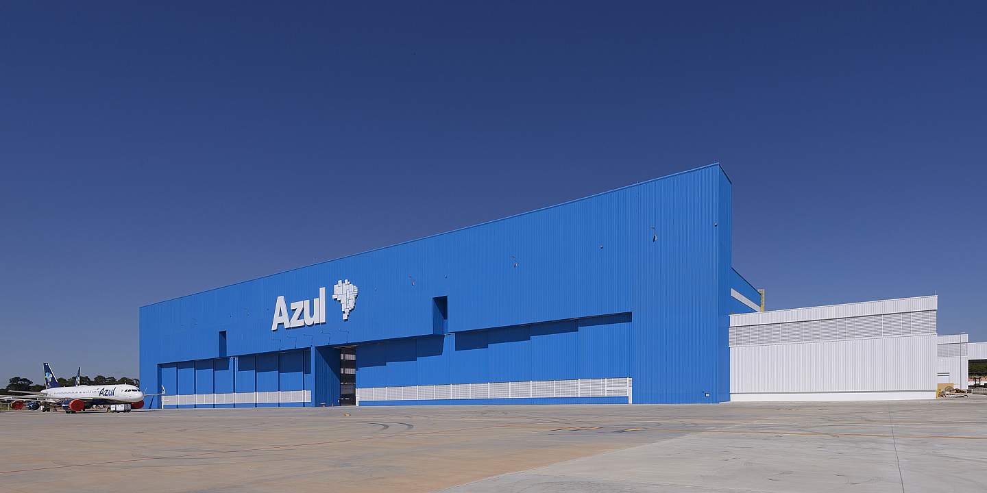 3 Azul Hangar Carousel