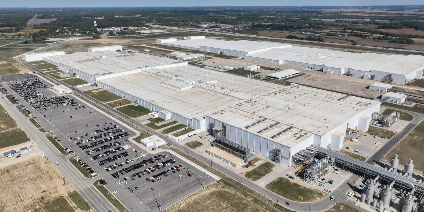 Blue Oval SK Battery Park aerial